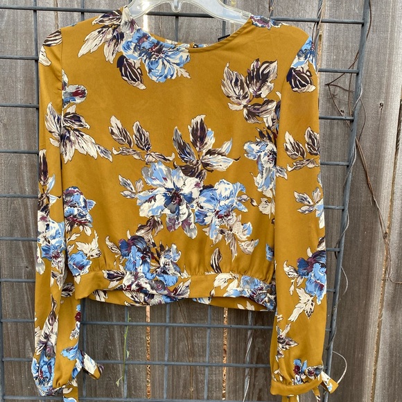 Forever 21 Tops - 😁 HOST PICK! 😁 Forever21 Gold Mustard Floral Long-Sleeve Blouse